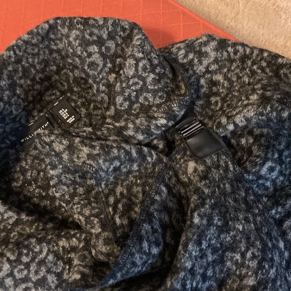 Front, side close part wool sweater - Picture 2 of 5